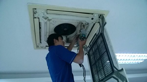 Vệ Sinh Điều Hoà Âm Trần Thế Nào Mới Là Đúng? Vệ Sinh Điều Hoà Âm Trần Thế Nào Mới Là Đúng?