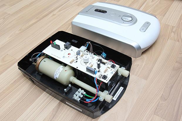 Bình Nóng Lạnh Được Tháo Mặt Nạ Ra