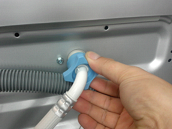 Lắp Ống Cấp Nước Và Xả Nước Cho Máy Giặt