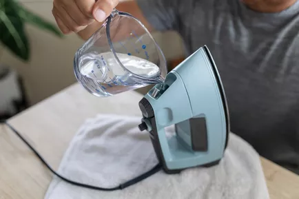 Làm Sạch Bàn Ủi Của Bạn