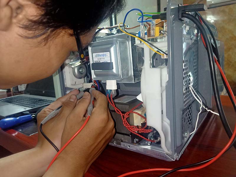 Mách Bạn Cách Sử Dụng Lò Vi Sóng An Toàn, Hiệu Quả Và Tiết Kiệm Điện Mách Bạn Cách Sử Dụng Lò Vi Sóng An Toàn, Hiệu Quả Và Tiết Kiệm Điện