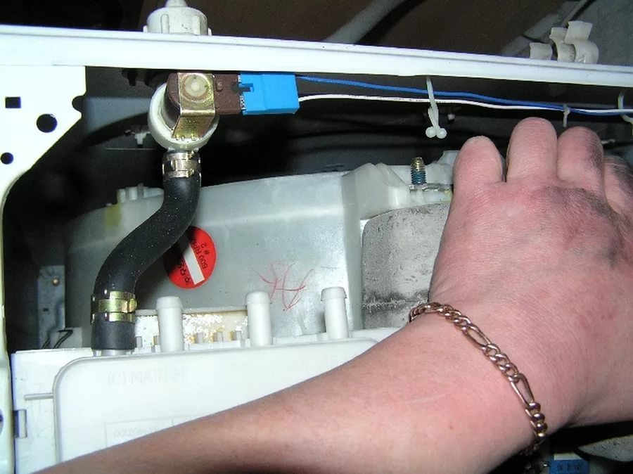 Lỗi F15 Trong Máy Giặt Atlant