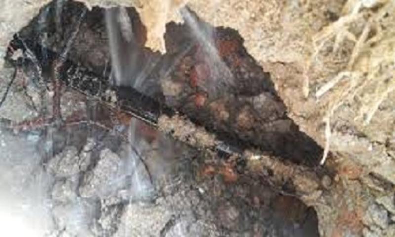 Ống Bể Nước Ngầm Bị Rò Cần Thợ Sửa Điện Nước Tại Hà Nội