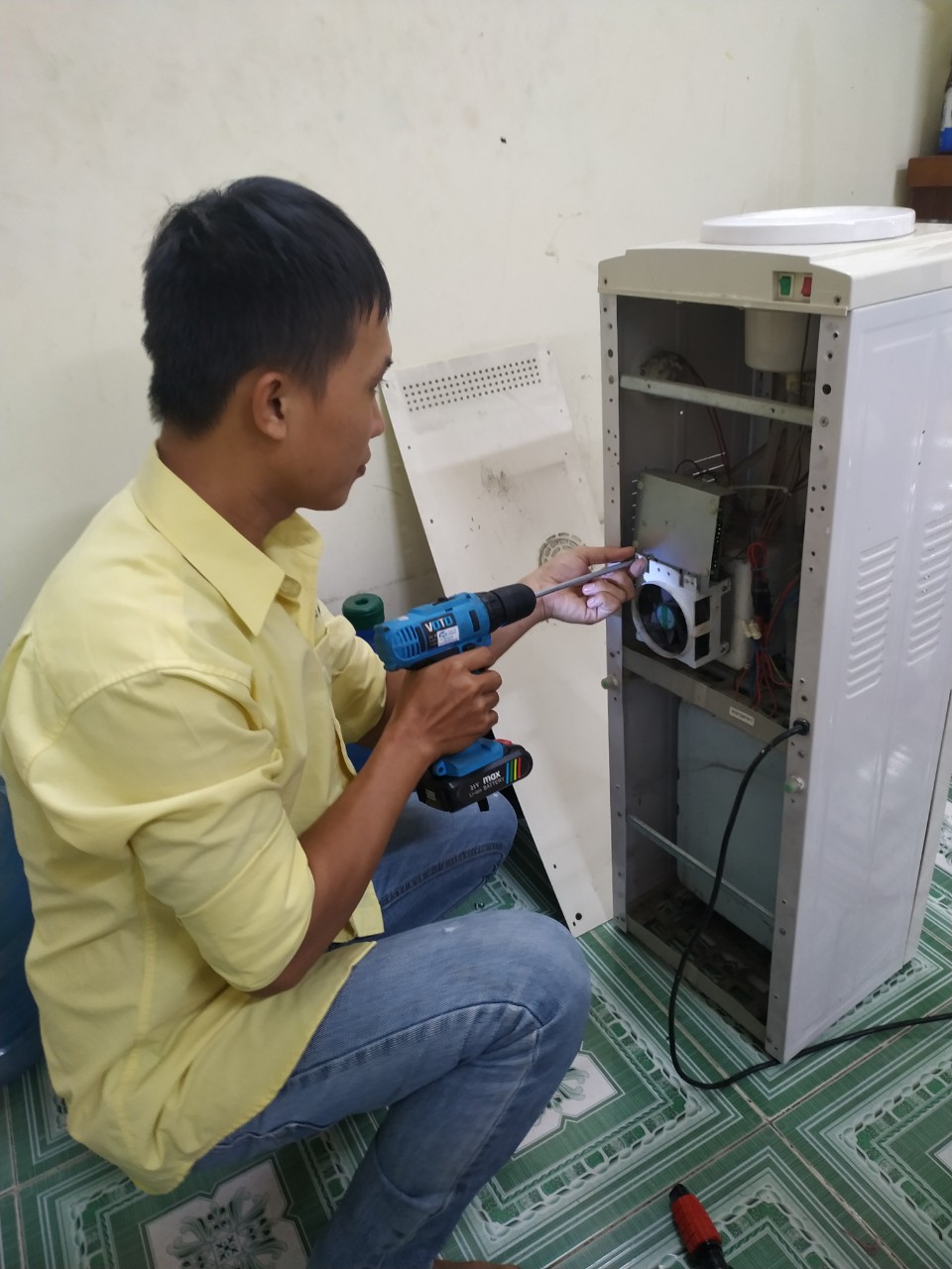 Sử Dụng Cây Nước Nóng Lạnh Thế Nào Để Ít Hư Hỏng, Tiết Kiệm Điện? Sử Dụng Cây Nước Nóng Lạnh Thế Nào Để Ít Hư Hỏng, Tiết Kiệm Điện?