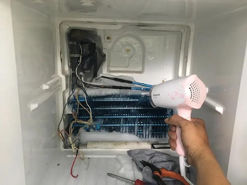 Tác Hại Sửa Tủ Lạnh Chậm Và Dấu Hiệu Cần Gọi Thợ Điện Lạnh 
