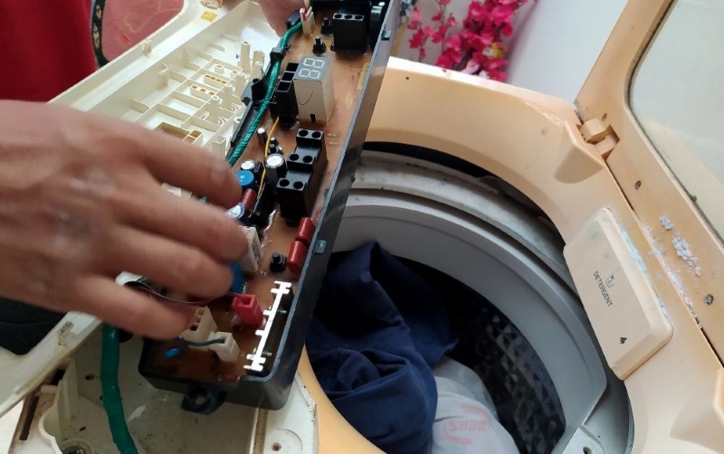 Mất Nguồn Do Mạch Điều Khiển Bị Lỗi Mất Nguồn Do Mạch Điều Khiển Bị Lỗi