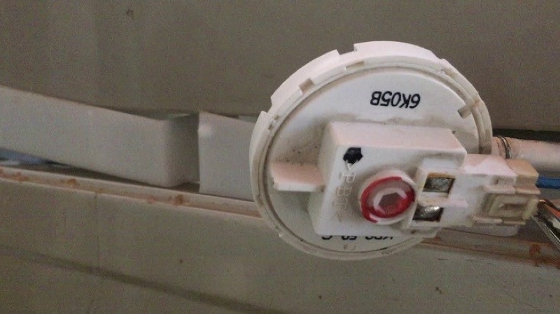 Cảm Biến Nước Hỏng Hoặc Bẩn Cảm Biến Nước Hỏng Hoặc Bẩn