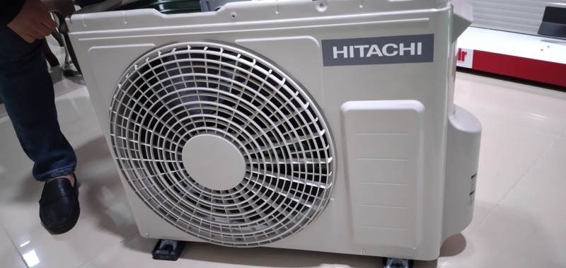 Tiến Hành Vệ Sinh Dàn Nóng Đặt Bên Ngoài Tiến Hành Vệ Sinh Dàn Nóng Đặt Bên Ngoài
