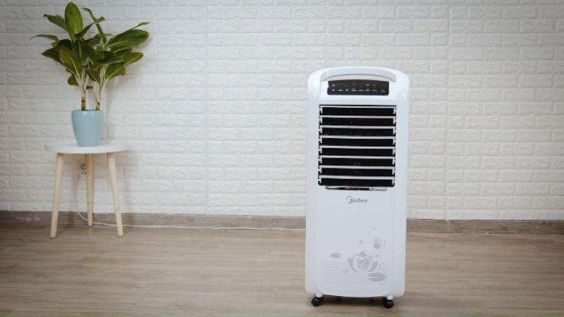 Quạt Điều Hòa Và Quạt Phun Sương Làm Mát Bằng Hơi Nước Nên Đa Số Đều Có Khả Năng Tạo Ẩm Tốt. Quạt Điều Hòa Và Quạt Phun Sương Làm Mát Bằng Hơi Nước Nên Đa Số Đều Có Khả Năng Tạo Ẩm Tốt.