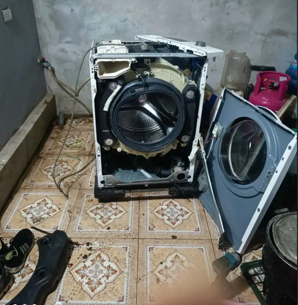 Ảnh Thực Tế Kỹ Thuật Viên Sửa Máy Giặt Tại Đông Quang Ba Vì
