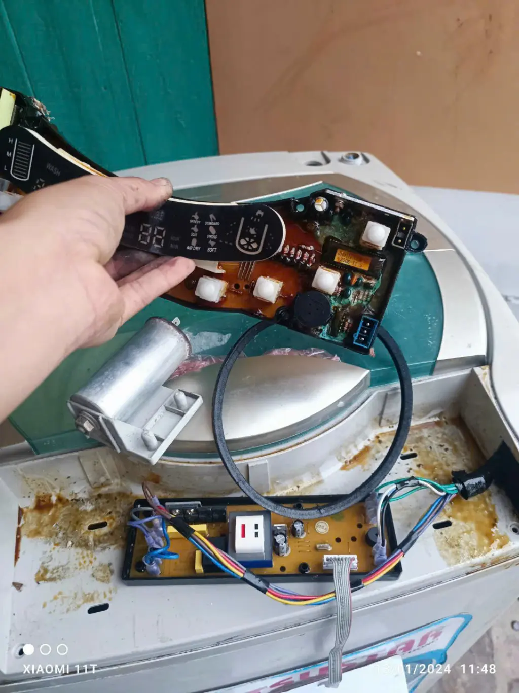 Ảnh Thực Tế Kỹ Thuật Viên Sửa Máy Giặt Tại Ba Vì