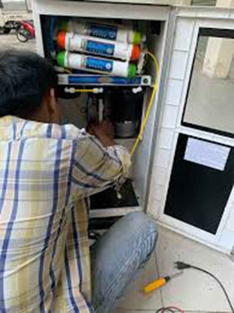 Bạn Có Nên Tự Sửa Máy Lọc Nước Tại Nhà Hay Không?