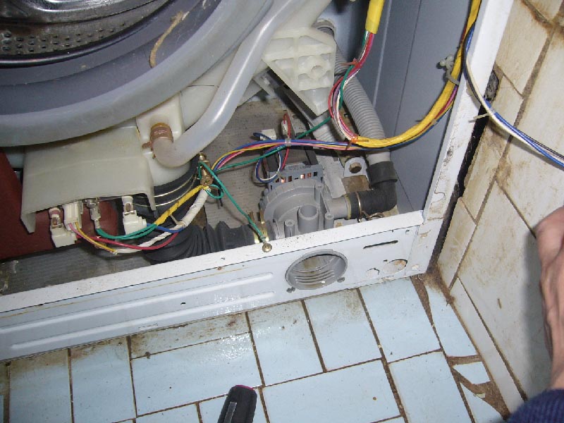 Lỗi E20 Trong Máy Giặt Aeg