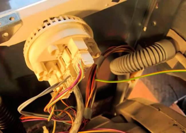 Dây Kết Nối Bị Đứt Hoặc Chập Chờn Dây Kết Nối Bị Đứt Hoặc Chập Chờn